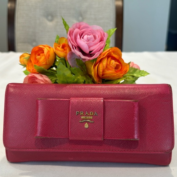 Authentic Prada wallet - Picture 1 of 15